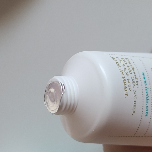 NWT lavido age away hydrating cream - Picture 2 of 3